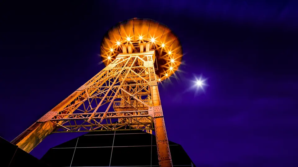 Beleuchteter Turm in Lünen