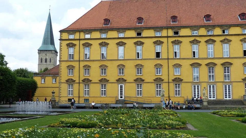 Osnabrücker Schloss mit Schlossgarten